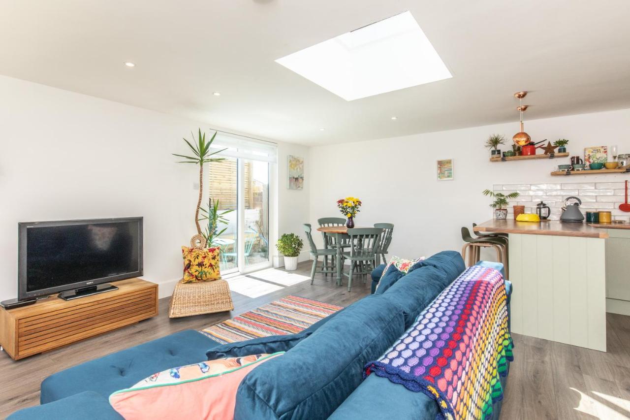 Beach, Hills, Food, Scenic Walks-The Kelp House. Peacehaven Экстерьер фото